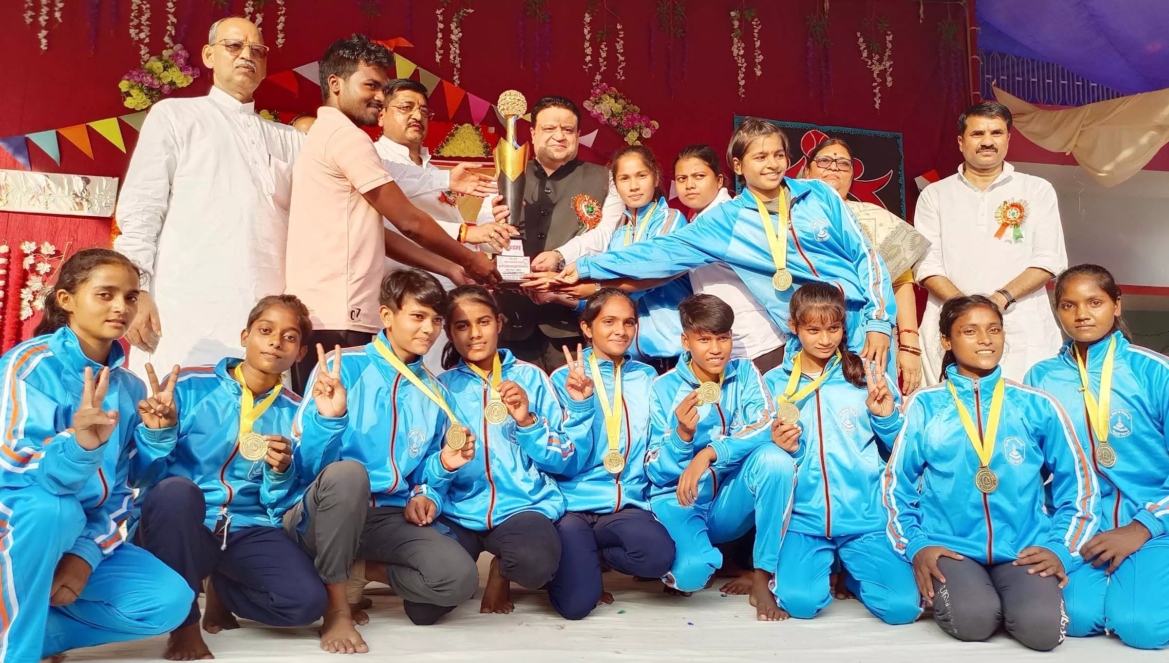 सरस्वती विद्या मंदिर के विजेताओं को राज्यमंत्री ने किया पुरस्कृत