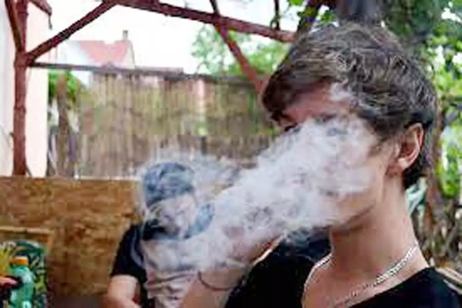 गांजे के कश में धुआं बनकर उड़ रही युवाओं की जिंदगी