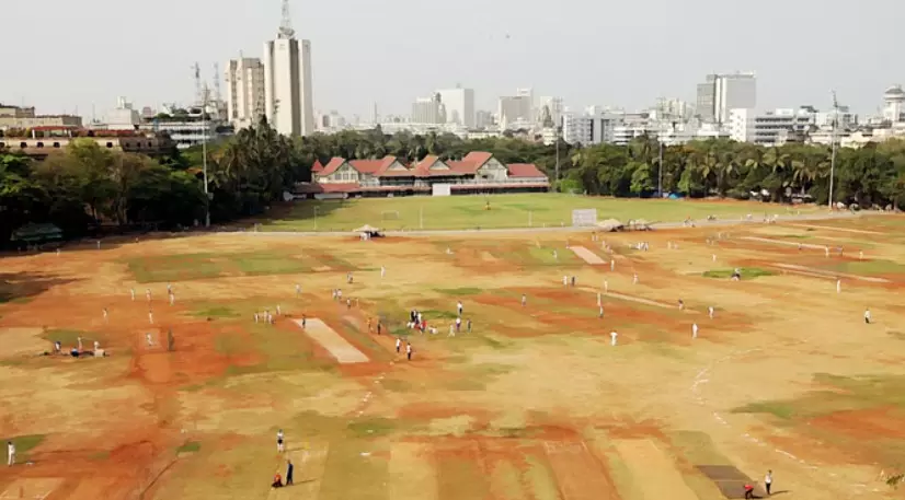 Mumbai: क्रिकेट मैदान पर बड़ा हादसा, गेंद लगने से हुई खिलाड़ी की मौत, एक साथ चल रहे थे दो मैच