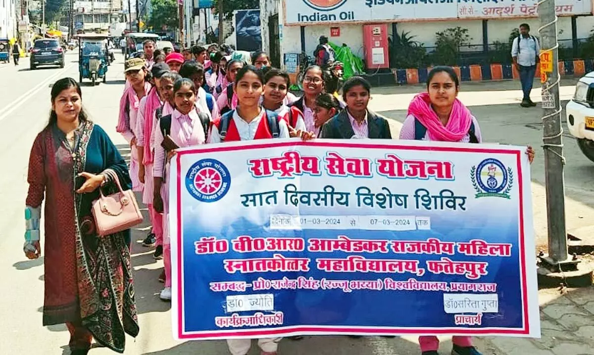 राष्ट्रीय सेवा योजना के विशेष शिविर के दूसरे दिन स्वयंसेविकाओं ने निकाली रैली