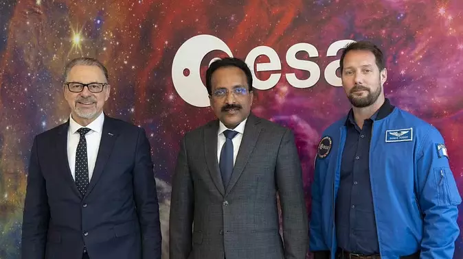 Paris: अंतरिक्ष में भारत जो कर रहा वो हैरान करने वाला, यूरोपीय अंतरिक्ष एजेंसी ने इसरो की तारीफ की