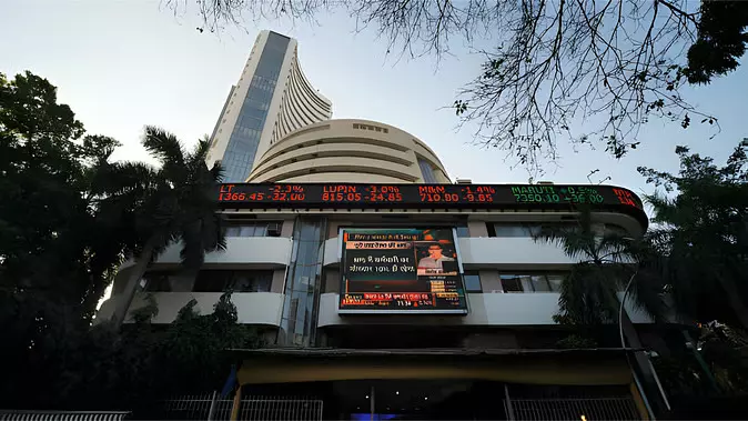 Sensex Opening Bell: शेयर बाजार नई ऊंचाइयों पर, सेंसेक्स 77000 के पार पहुंचा, निफ्टी 23400 के पार