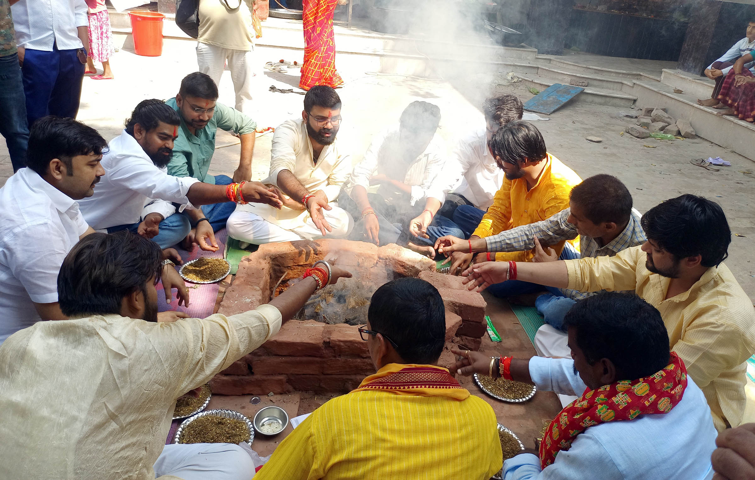 ब्लाक प्रमुख ने मां कालिका की उतारी आरती,हवन-पूजन कर कराया कन्या भोज