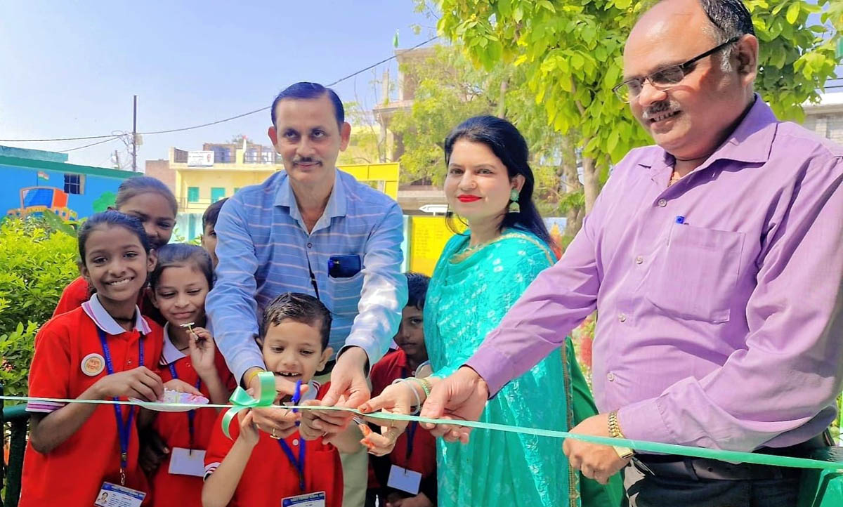 मेले का शुभारंभ डीसी अशोक त्रिपाठी और एमडीएम प्रभारी आशीष दीक्षित ने किया