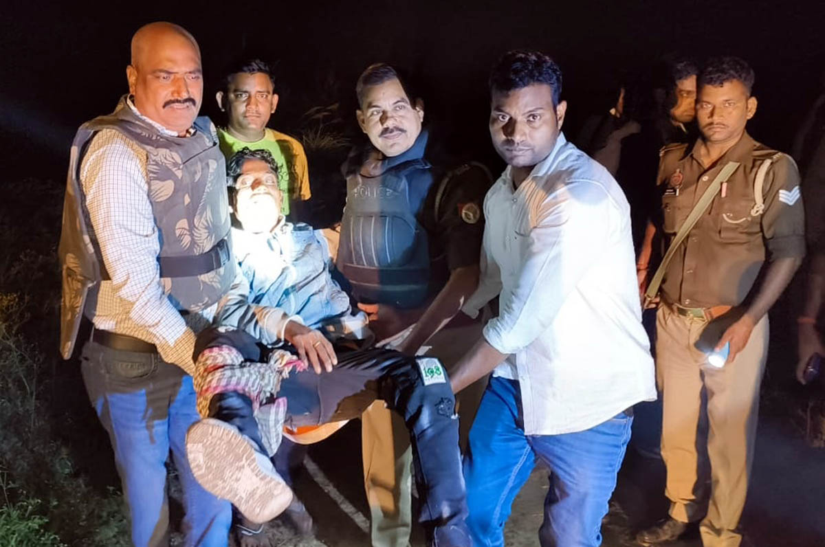 दो तमंचा, तीन कारतूस व मोटरसाइकिल बरामद,दो इनामिया हत्याभियुक्तों से पुलिस की मुठभेड़, गिरफ्तार