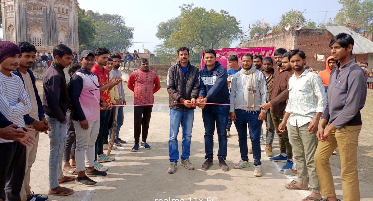 फाइनल मैच का कारोबारी ने किया शुभारंभ