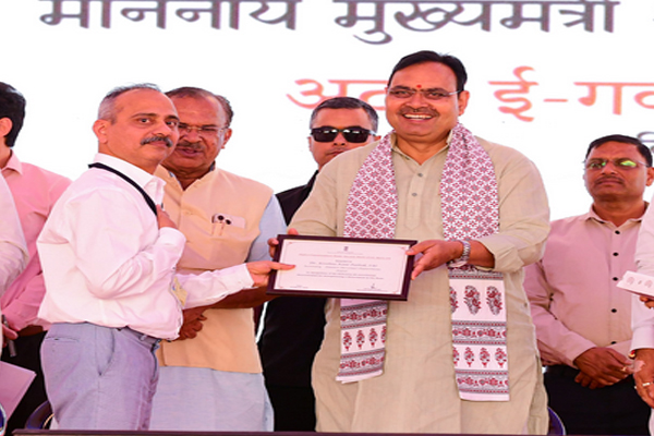 CM Bhajan Lal Sharma ने अटल ई-गवर्नेंस स्टेट अवार्ड से आईएएस के.के. पाठक को किया सम्मानित